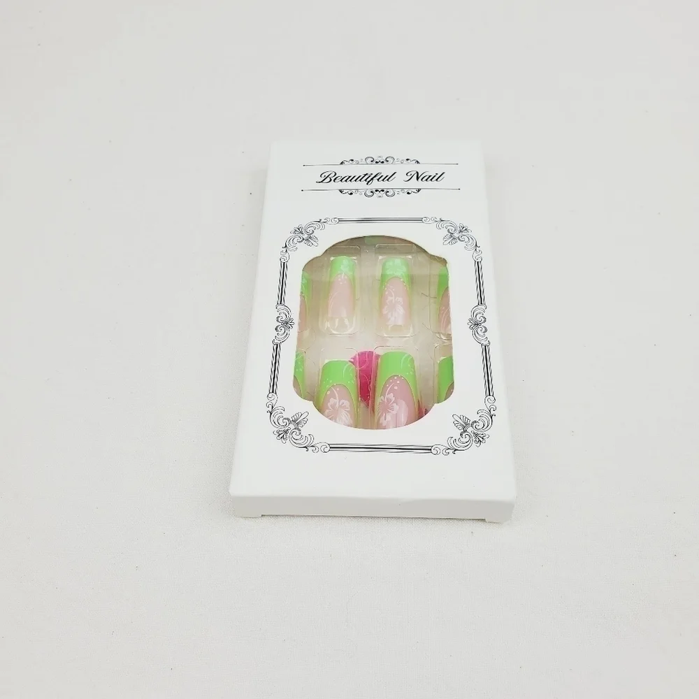 24 Pieces Fake press on nails